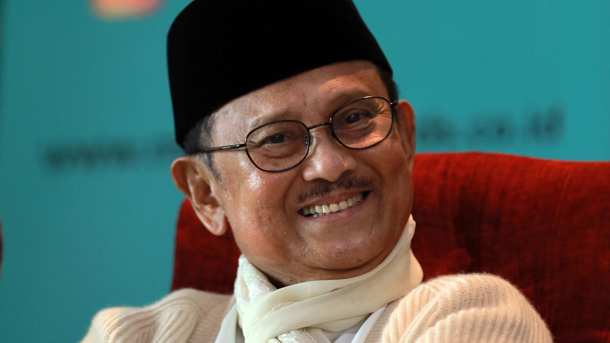 Perjalanan Karier BJ Habibie, Bapak Teknologi yang Jadi Presiden Ketiga