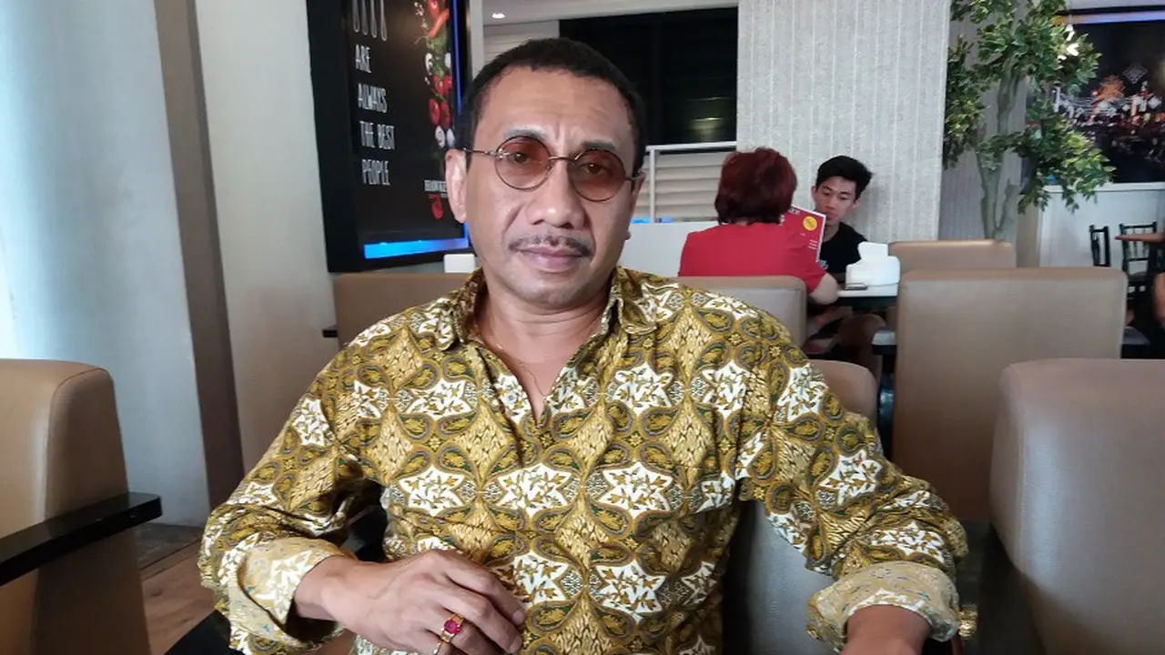 Dosen Fakultas Hukum Universsitas Kristen Indonesia Paulus Makassar (UKI Paulus Makassar), Jermias Rarsina mendukung Polda Sulsel usut adanya aroma korupsi dalam maraknya kegiatan tambang galian C di Kabupaten Maros (Liputan6.com/ Eka Hakim)