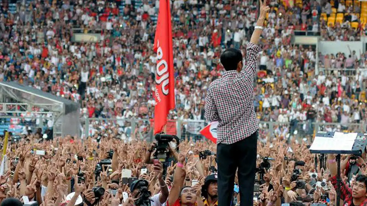 Kesan Gita Gutawa dan Roy Jeconiah Ikut Konser Salam Dua Jari