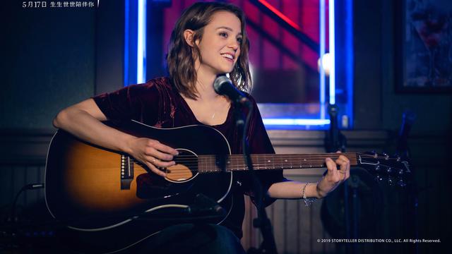 Kathryn Prescott dalam A Dog's Journey. (Universal via IMDb)