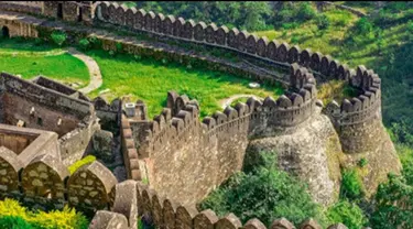 Beberapa mengklaim tembok dinding ini adalah tembok dinding terpanjang kedua setelah Tembok Besar China, sehingga banyak yg menyebutnya The Great Wall of India.