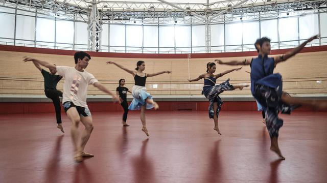 FOTO: Berlatih Memadukan Balet dan Tarian Jawa
