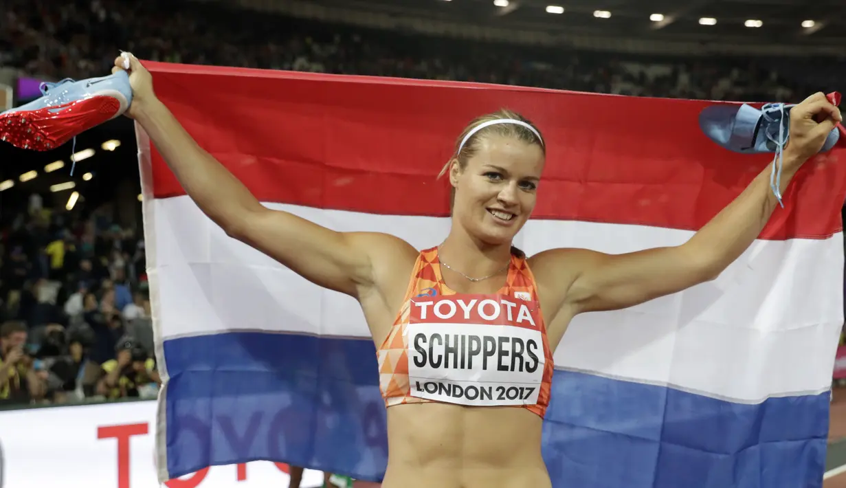 Atlet cantik asal Belanda, Dafne Schippers saat merayakan keberhasilan meraih medali perunggu 100m putri pada ajang IAAF World Athletics Championships 2017 di London, (6/8/2017). (AP/Matt Dunham)