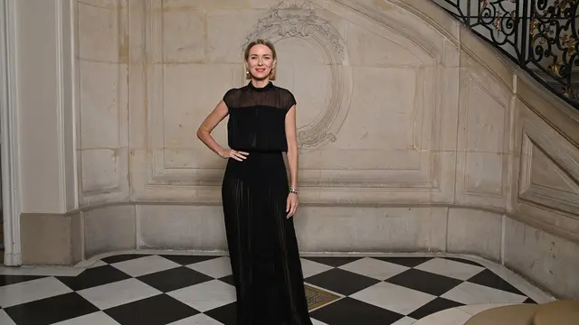 6 Tampilan Seleb Hadiri Dior Haute Couture Autumn/Winter 2022-2023 Fashion Show, Naomi Watts hingga Maye Musk