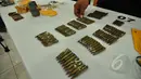 Barang bukti sejumlah peluru diperlihatkan di Polda Sulteng, Palu, Selasa (26/5/2015). Dua orang dari kelompok sipil bersenjata tewas, sementara dua anggota Polisi terluka. (Liputan6.com/Dio Pratama)
