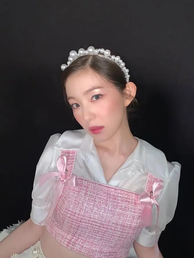 Inspirasi Outfit Valentine Pink ala Irene Red Velvet