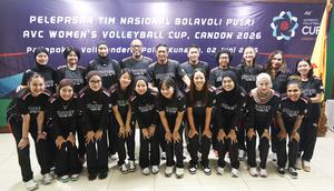 Para pemain Timnas Voli Indonesia pada upacara pelepasan untuk kejuaraan AVC Women's Volleyball Cup yang dilakukan di Padepokan Voli Jenderal Polisi Kunarto, Sentul, Selasa (2/6/2026).