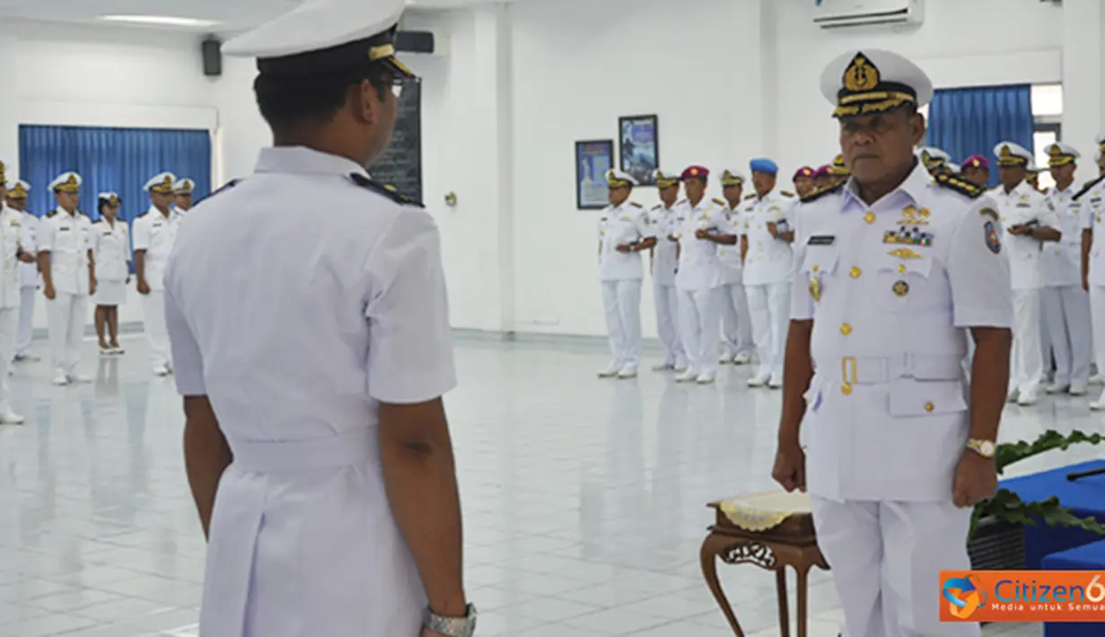 Citizen6, Surabaya: Sebanyak 29 Perwira dari berbagai Komando Utama TNI AL mengikuti Pendidikan Aplikasi-2 setara  Diklapa di Pusdiklapa Kodikopsla, Kobangdikal, Senin, (15/10). (Pengirim: Penkobangdikal)