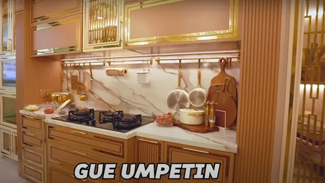 10 Potret Dapur Rumah Tasyi Athasyia, Super Canggih hingga Estetika Glamor dengan Sentuhan Putih dan Emas