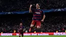 Selebrasi pemain Barcelona, Luis Suarez, setelah mencetak gol ke gawang AS Roma dalam laga Grup E Liga Champions di Stadion Camp Nou, Barcelona, Rabu (25/11/2015) dini hari WIB. (AFP Photo/Josep Lago)