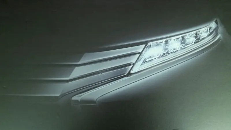 Teaser Mitsubishi Expander