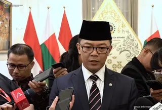 Menteri Luar Negeri Sugiono