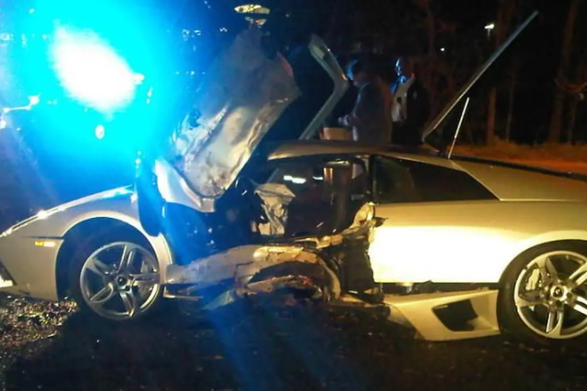 Seorang Pemuda Nekat Hancurkan Murcielago Milik Sang Ayah
