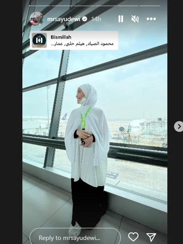 Ayu Dewi dan Regi Datau bertolak ke Tanah Suci (Foto Instagram mrsayudewi)