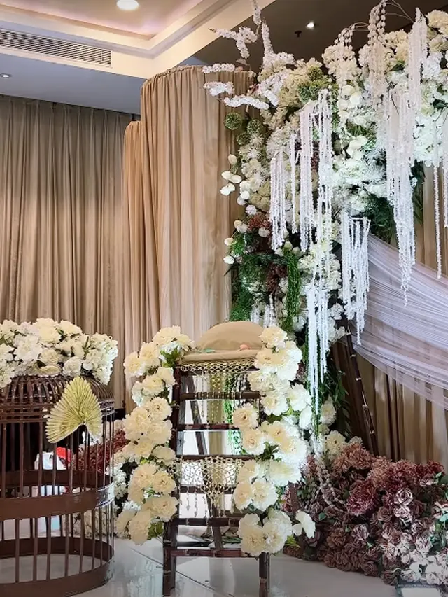 Tedak Siten Arash Putra Aaliyah dan Thariq
