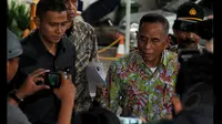 Menteri Pertahanan, Ryamizard Ryacudu  saat memasuki Gedung Komisi Pemberantas Korupsi (KPK), Jakarta, Rabu (22/01/15).  Kunjungan Menhan Ryamizard Ryacudu untuk melaporkan harta kekayaannya ke KPK. (Liputan6.com/Faisal R Syam)