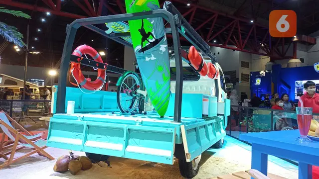 Suzuki Carry pikap dirombak habis untuk memaksimalkan modifikasi mobil anak pantai (Fahmi/Liputan6)