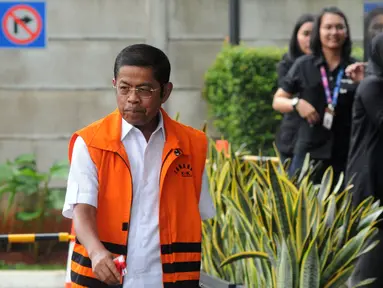 Mantan Menteri Sosial Idrus Marham tiba di Gedung KPK, Jakarta, Rabu (29/11). Idrus diperiksa sebagai tersangka untuk melengkapai berkas perkara. (Merdeka.com/Dwi Narwoko)