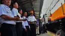 KA Jayabaya ini memiliki waktu tempuh yang lebih singkat karena melalui jalur lintas utara yang sudah menggunakan jalur ganda, Jakarta, (18/10/14). (Liputan6.com/Johan Tallo)