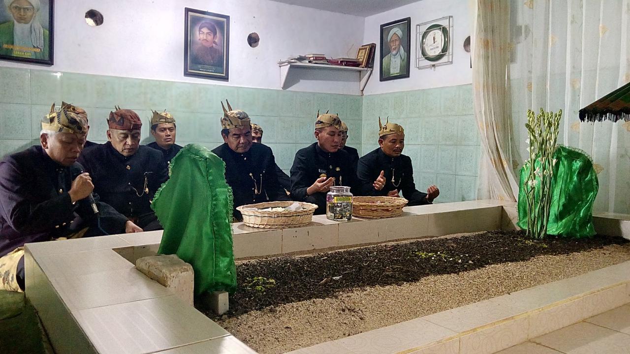 Ziarah ke Makam Tokoh di balik Cikal Bakal Berdirinya Malang