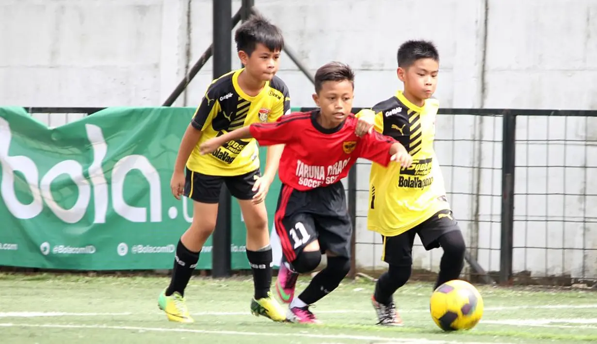 Persaingan Liga Bola Indonesia U-11 2016 semakin sengit hingga pekan ke-5 di Sabnani Park, Alam Sutera, Tangerang, Minggu (2/10/2016). (Bola.com/Liga Bola Indonesia)