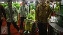 Istri Almarhum Gus Dur, Sinta Nuriyah tiba untuk menghadiri pelantikan pengurus pimpinan pusat Muslimat Nahdlatul Ulama dan peringatan Harlah Muslimat NU yang Ke 71 di Masjid Istiqlal, Jakarta, Selasa (28/3). (Liputan6.com/Faizal Fanani)