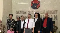 Ketua Tim Hukum PDI Perjuangan Gayus Lumbuun&nbsp;di kantor DPP PDIP, Jakarta, Selasa (23/4/2024). (Liputan6.com/Delvira Hutabarat)