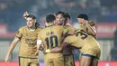 Pemain Dewa United merayakan kemenangan atas Indonesia All-Star dalam perebutan tempat ketiga Piala Presiden 2025 di Stadion Si Jalak Harupat, Kabupaten Bandung, pada Sabtu (12/7/2025) malam WIB. (Bola.com/Bagas Lazuardi)</p>