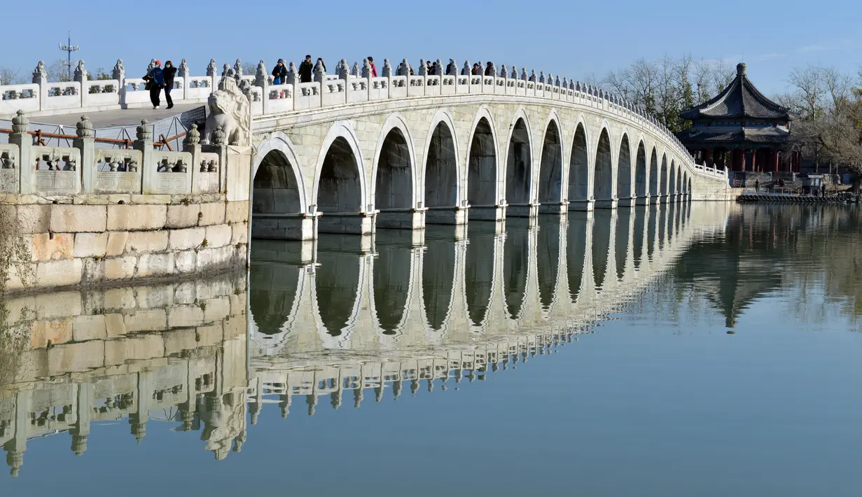Foto yang diabadikan pada 23 November 2020 ini menunjukkan pemandangan Istana Musim Panas di Beijing, ibu kota China. (Xinhua/Ren Chao)