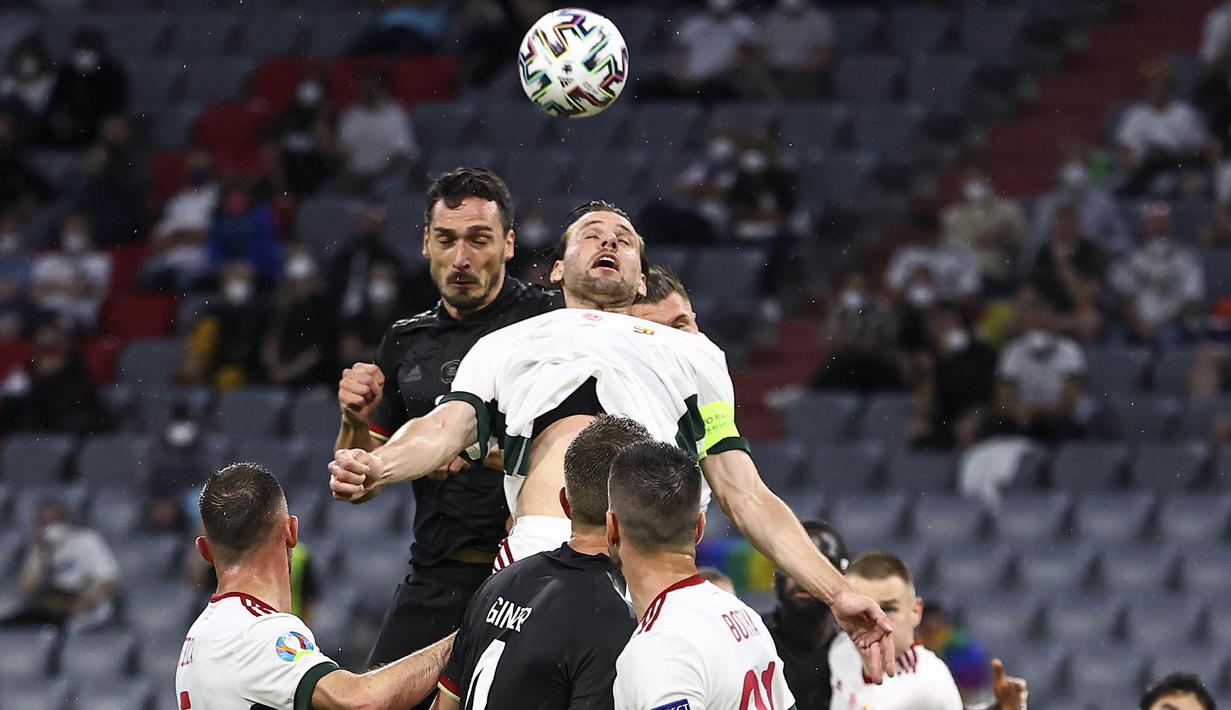 Timnas Jerman sebenarnya tampil dominan sejak menit awal. Namun, lini pertahanan mereka kerap kecolongan oleh barisan depan Hungaria yang tampil efektif dan efisien ketika melancarkan serangan balik. (Foto: AP/Pool/Kai Pfaffenbach)