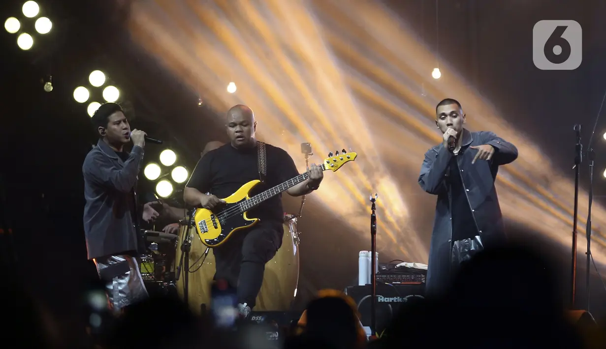 Grup musik RAN tampil pada hari pertama BNI Java Jazz Festival 2022 di JIExpo Kemayoran, Jakarta, Jumat (27/5/2022). Perhelatan musik BNI Java Jazz Festival 2022 digelar pada 27-29 Mei dengan menampilkan musisi-musisi dari dalam dan luar negeri. (Liputan6.com/Johan Tallo)