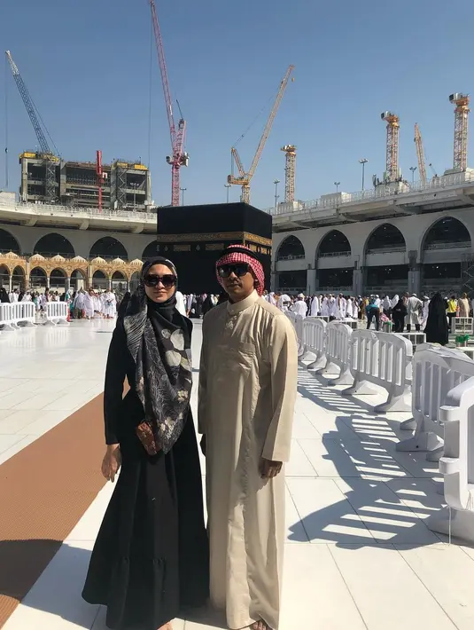 Selalu memanaskan lagi makanan yang dipesan dari luar, Donita pernah mengalami kejadian lucu. Ia pernah memanaskan puding sebelum dimakan, alhasil makanan tersebut meleleh karena terlalu lama dipanaskan.(Instagram/donitahubiy)