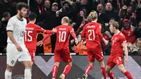 Momen striker Denmark, Rasmus Hojlund cetak gol ke gawang Portugal di UEFA Nations League. (Jonathan NACKSTRAND / AFP)