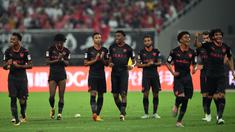 Para pemain Arsenal, melakukan selebrasi usai mengalahkan Bayern Munchen pada laga ICC 2017, di Stadion Shanghai, Rabu (19/7/2017). Arsenal menang adu penalti dengan skor 3-2 atas Bayern Munchen. (AFP/Johannes Eisele)