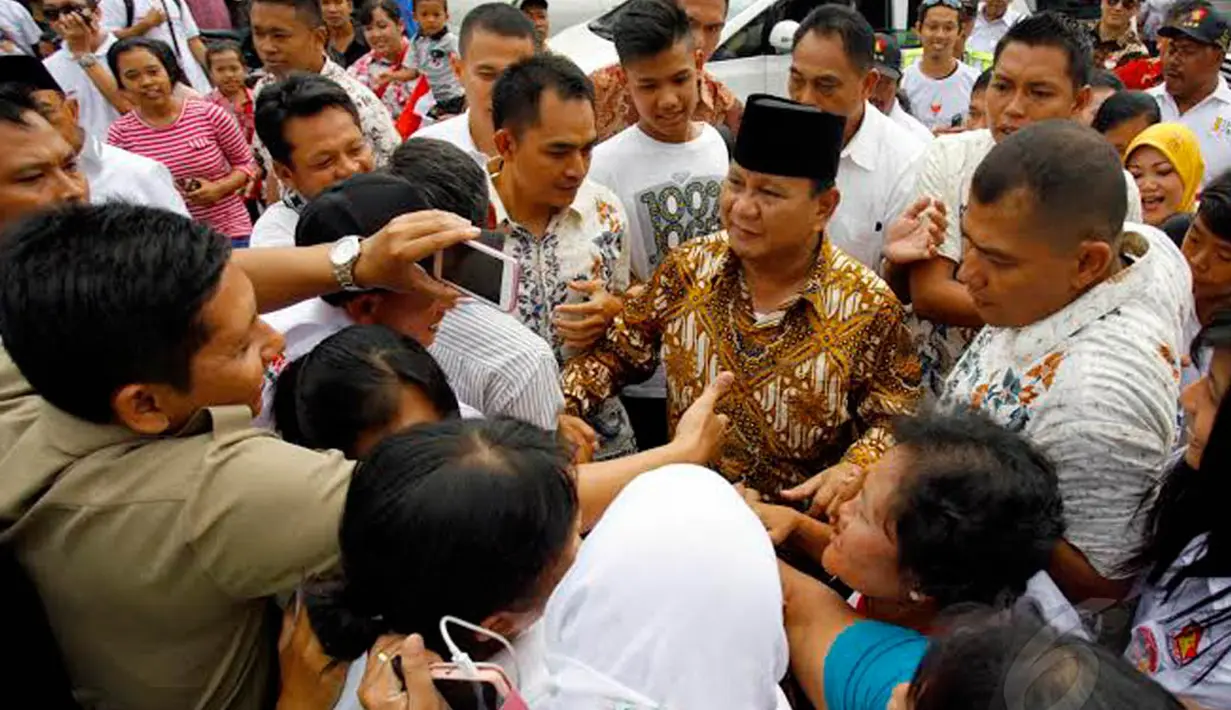 Prabowo sengaja mendekatkan pada pendukungnya dengan menyambangi perkampungan (Liputan6.com/ Johan Tallo)  