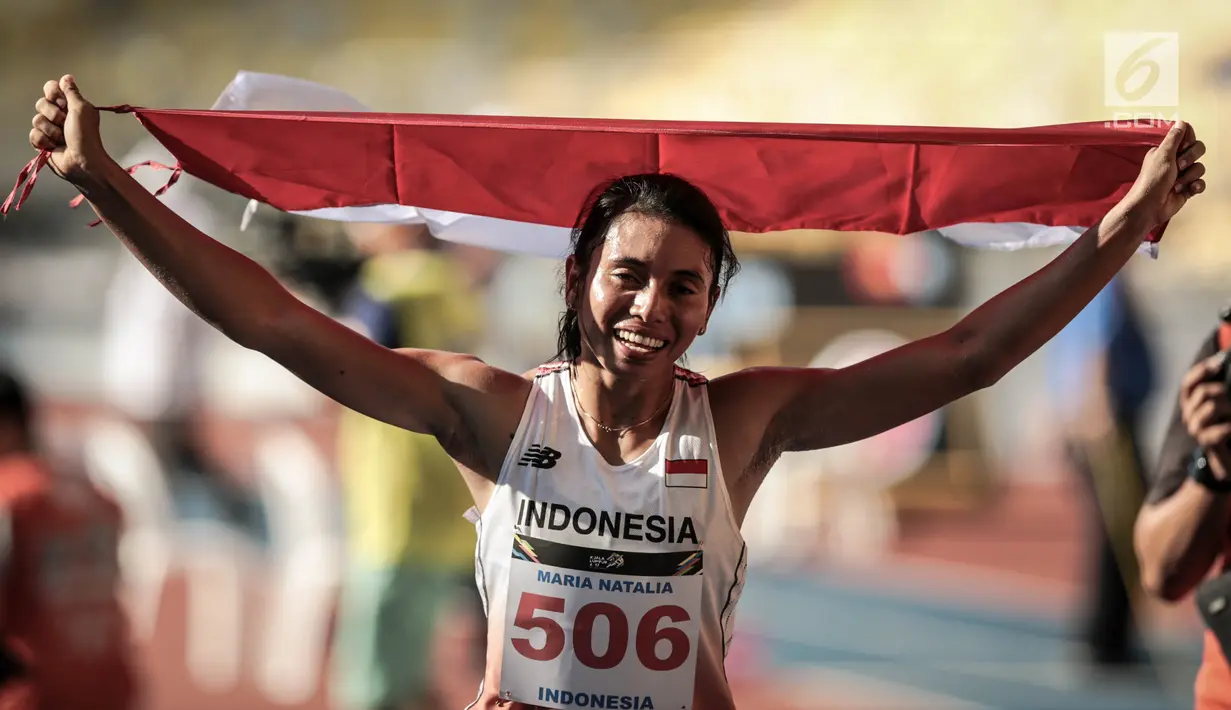 Atlet Lompat Jauh Indonesia, Maria Natalia Londa saat beraksi dalam laga nomor triple jump putri SEA Games di Stadium Bukit Jalil, Malaysia, Rabu (23/8). Maria Natalia Londa berhasil meraih medali perak. (Liputan6.com/Faizal Fanani)