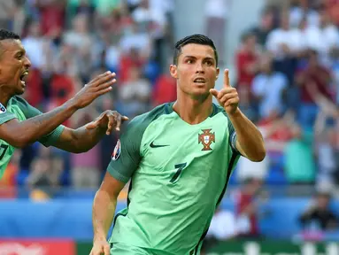 Cristiano Ronaldo mencetak 2 gol saat Portugal ditahan Hungaria, 3-3, pada laga Grup F Piala Eropa 2016 di Stade de Lyon, Lyon, Rabu (22/6/2016). (AFP/Philippe Desmazes)