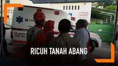 Seorang peserta aksi demo tewas akibat bentrokan yang terjadi di kawasan Blok A Pasar Tanah Abang, Jakarta Pusat. 

Direktur Lembaga Kesehatan RS Budi Kemuliaan, dr Fahrul W Arbi jelaskan korban bernama Farhan Syafero tewas akibat luka tembak dibag...
