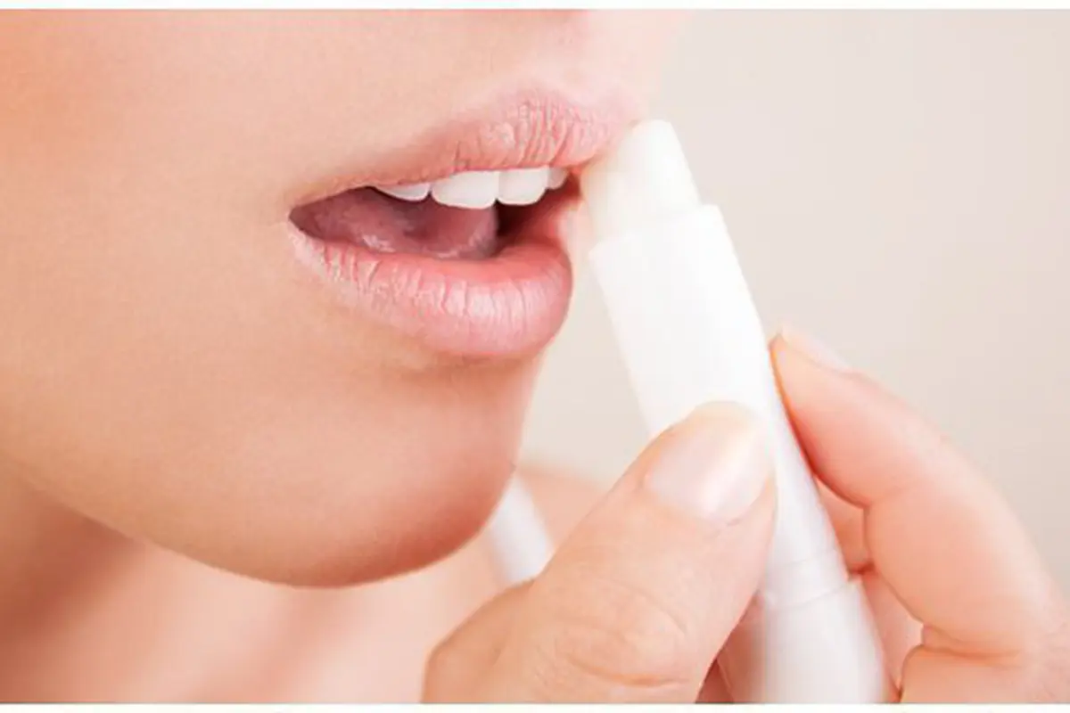 Cara melembapkan bibir tanpa lip balm/copyright Shutterstock.com
