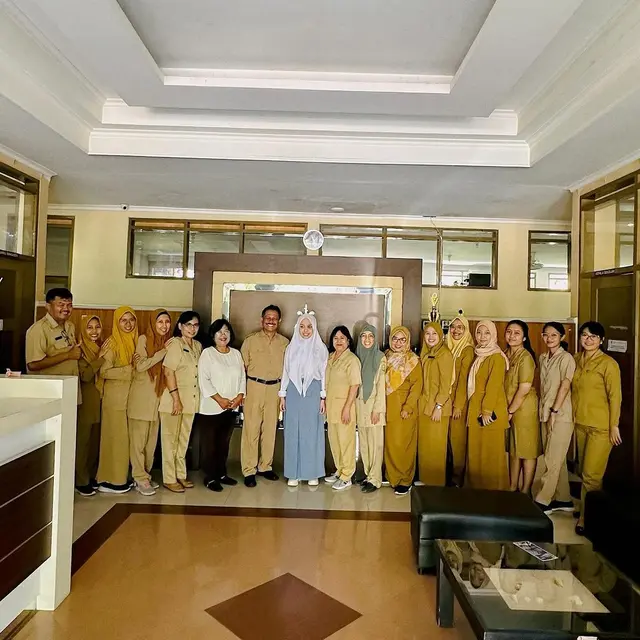 Potret Putri Ariani Lulus dari SMM Yogyakarta, Dapat Ucapan Selamat dari Para Guru