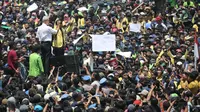 Video Gubernur Jawa Tengah, Ganjar Pranowo saat menemui ribuan mahasiswa saat demonstrasi di depan kantor DPRD Jateng pada Selasa (24/9) viral.