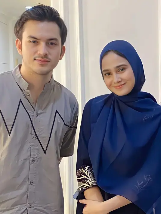 Tak ketinggalan sang kekasih Rizky Nazar yang turut hadir di momen tersebut. (Instagram/syifahadjureal).