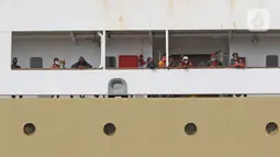 Sejumlah penumpang Kapal Doro Londa saat tiba di Pelabuhan Tanjung Priok, Jakarta, Kamis (20/5/2021). Pelabuhan Tanjung Priok kembali beroperasi pasca larangan mudik Lebaran 2021 dari Pemerintah. (Liputan6.com/Herman Zakharia)