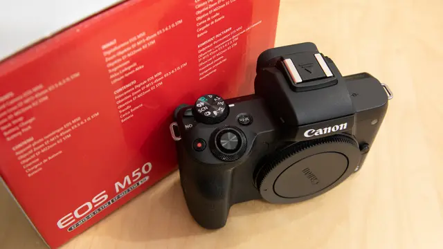 Canon M50.