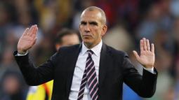 Paolo Di Canio melakukan perbuahan besar di Sunderland setelah berhasil mempertahankan klub tersebut di Liga Inggris 2013. Ia melarang pemainnya untuk membawa telepon genggam, memakan mayones, saus tomat, dan minuman bersoda. Namun, dirinya hanya bertahan 13 laga di tahun tersebut. (AFP/Ian Kington)