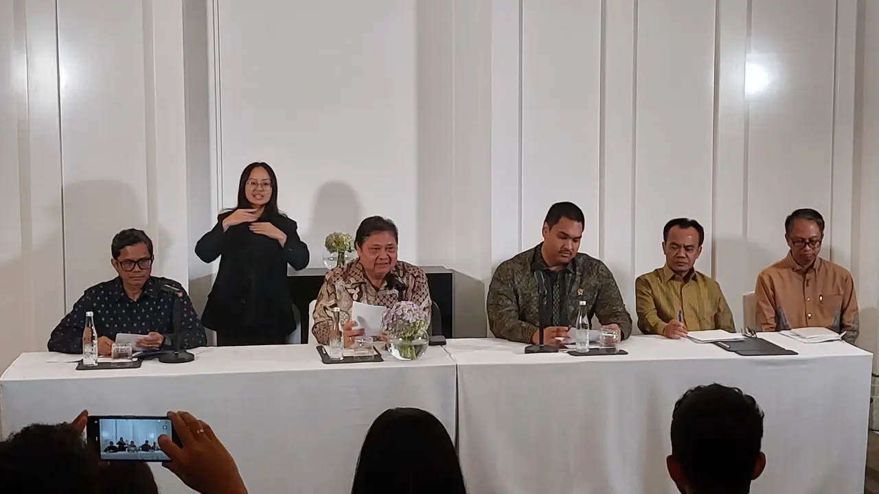 Menteri Koordinator Bidang Perekonomian Airlangga Hartarto dalam  Diskusi Aksesi Indonesia bersama Kepala Perwakilan Negara Anggota OECD, di Jakarta, Rabu (28/2/2024). (Arief/Liputan6.com)