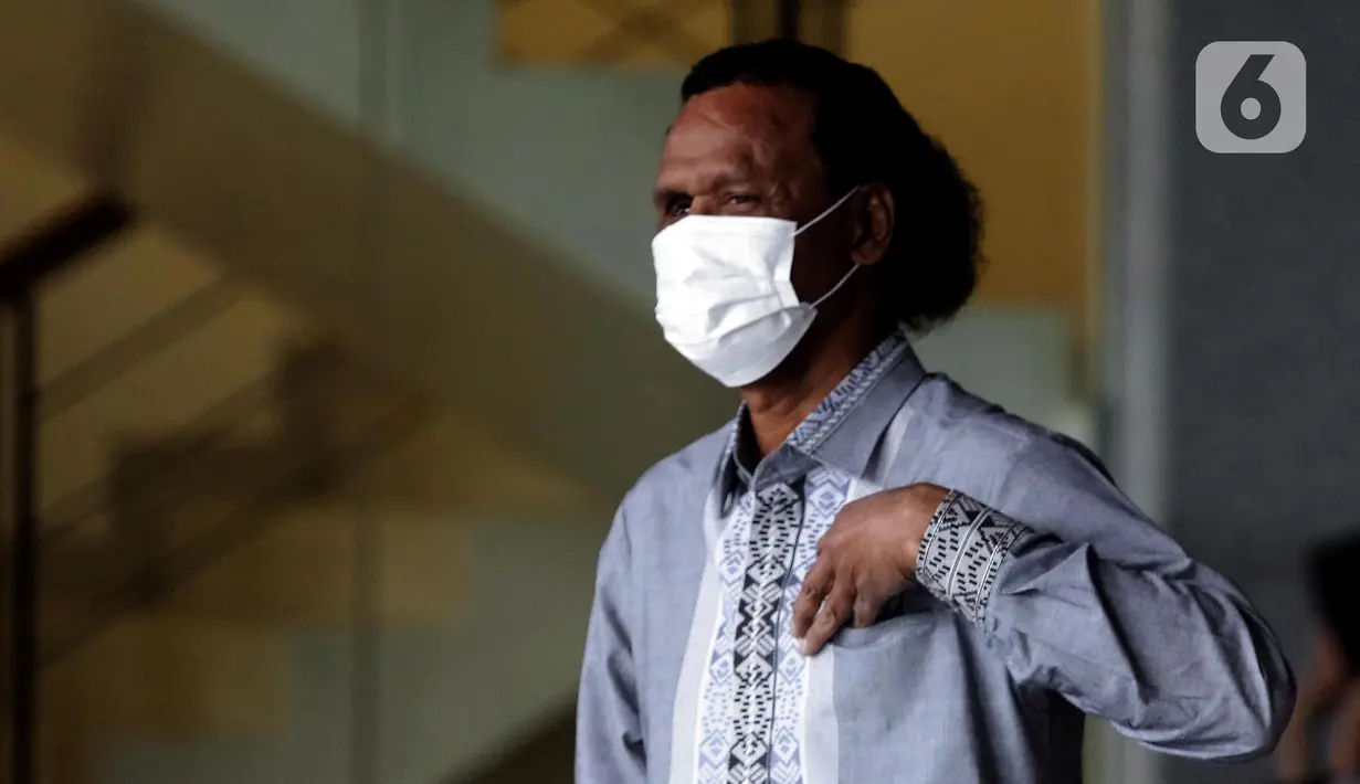 Rosario de Marshall alias Hercules, Tenaga Ahli PD Pasar Jaya, usai menjalani pemeriksaan di Gedung Merah Putih Komisi Pemberantasan Korupsi (KPK), Jakarta, Kamis (19/1/2023). Sebelumnya, KPK telah menetapkan sebanyak 14 tersangka dalam kasus dugaan suap penangan perkara di MA, termasuk Hakim Agung nonaktif, Sudrajad Dimyati dan Gazalba. (Liputan6.com/Helmi Fithriansyah)