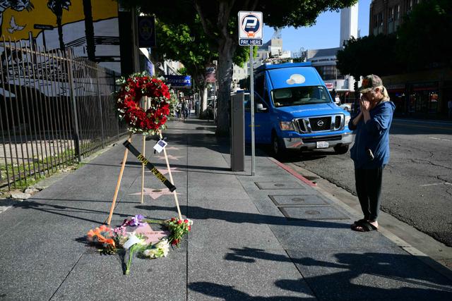 Bunga-bunga Kelilingi Hollywood Walk of Fame Rob Reiner
