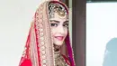 Pada pernikahan tersebut, aktris kelahiran 9 Juni 1985 itu tampil cantik dengan mengenakan lehenga rancangan Anuradha Vakil. (Foto: instagram.com/instantbollywood)