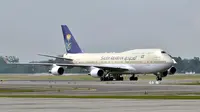 Ketatnya Penjagaan Pesawat Raja Salman di Bandara Ngurah Rai